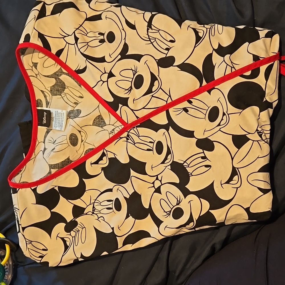 Minnie Mouse Scrub top 3xl